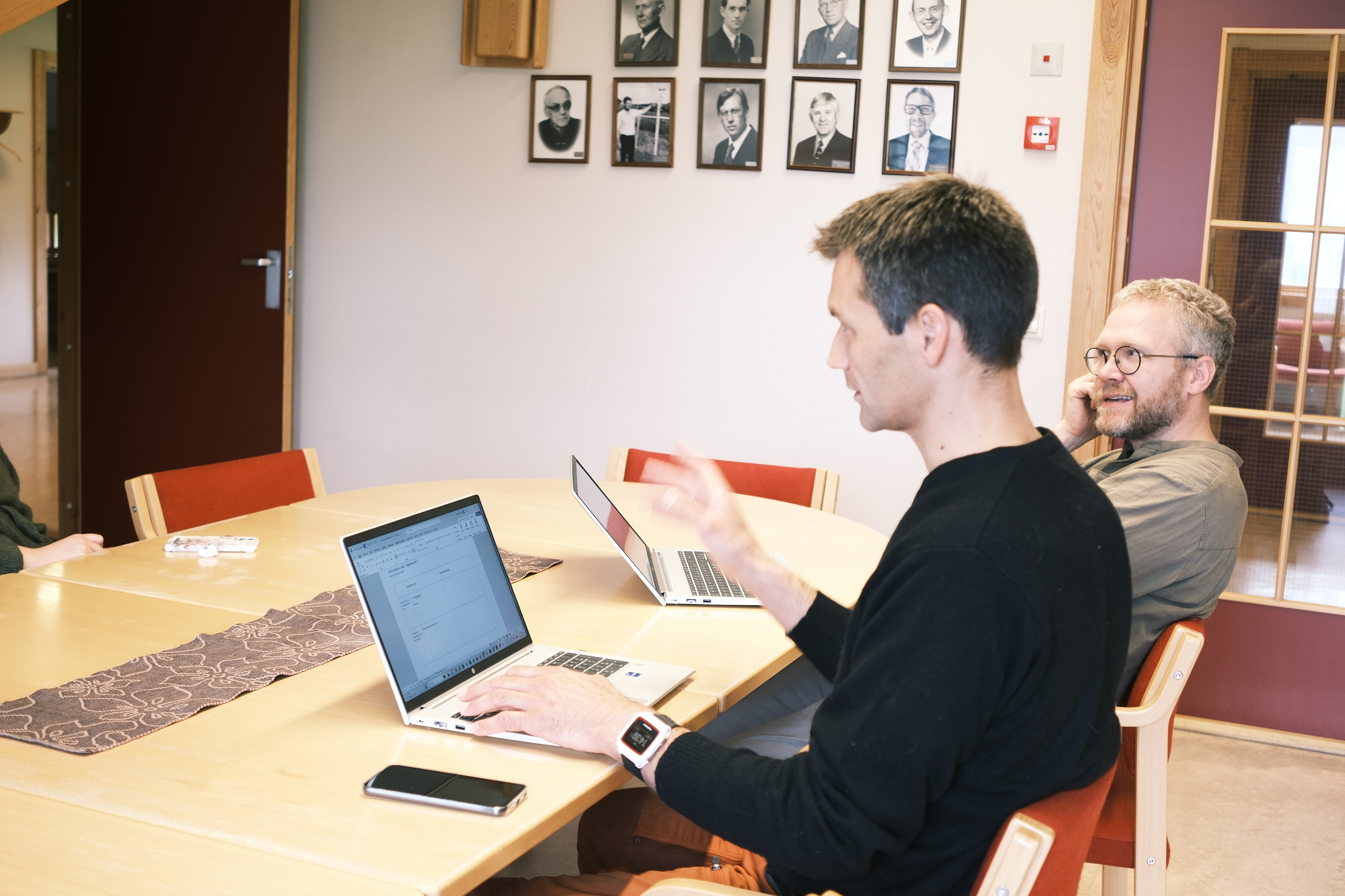 Håvard og Tor-Evert veileder kunde