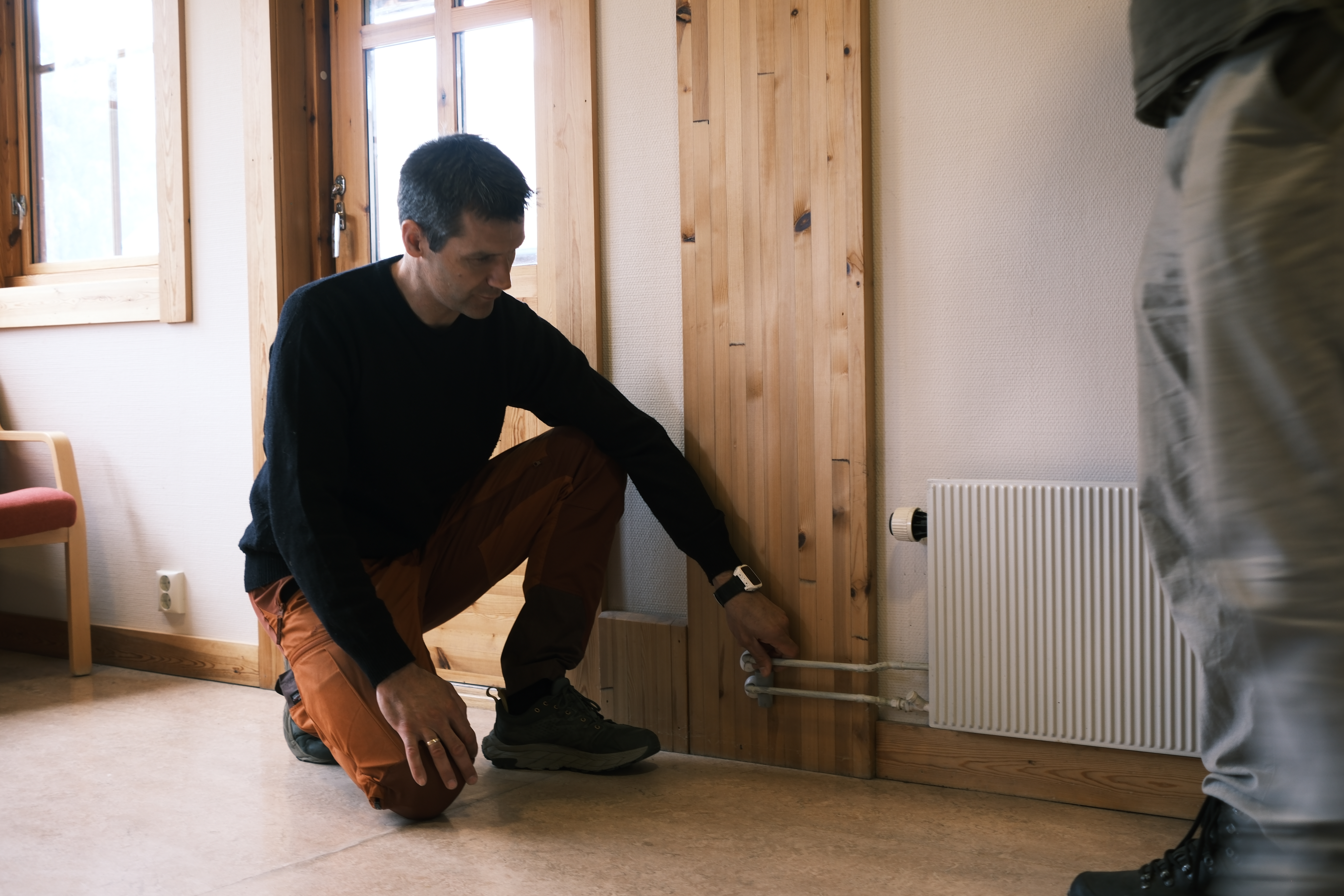 Håvard sjekker radiator